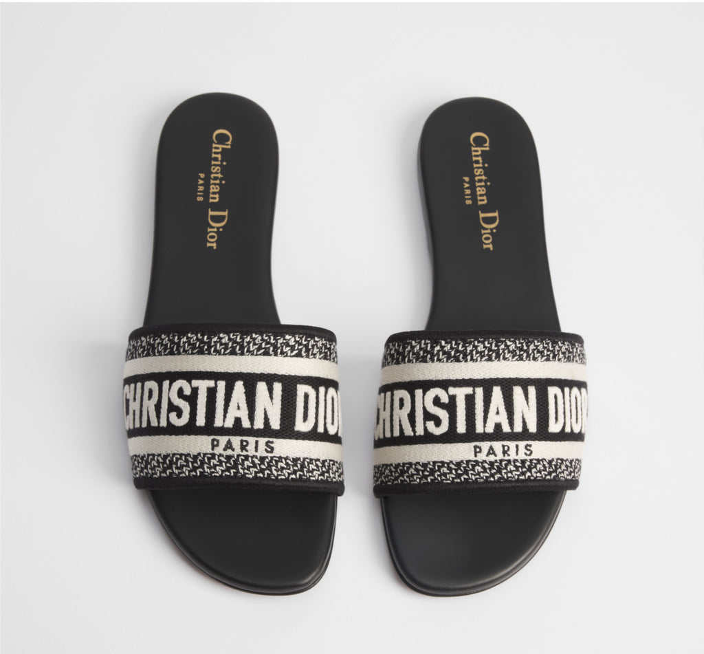 D woman sandals black