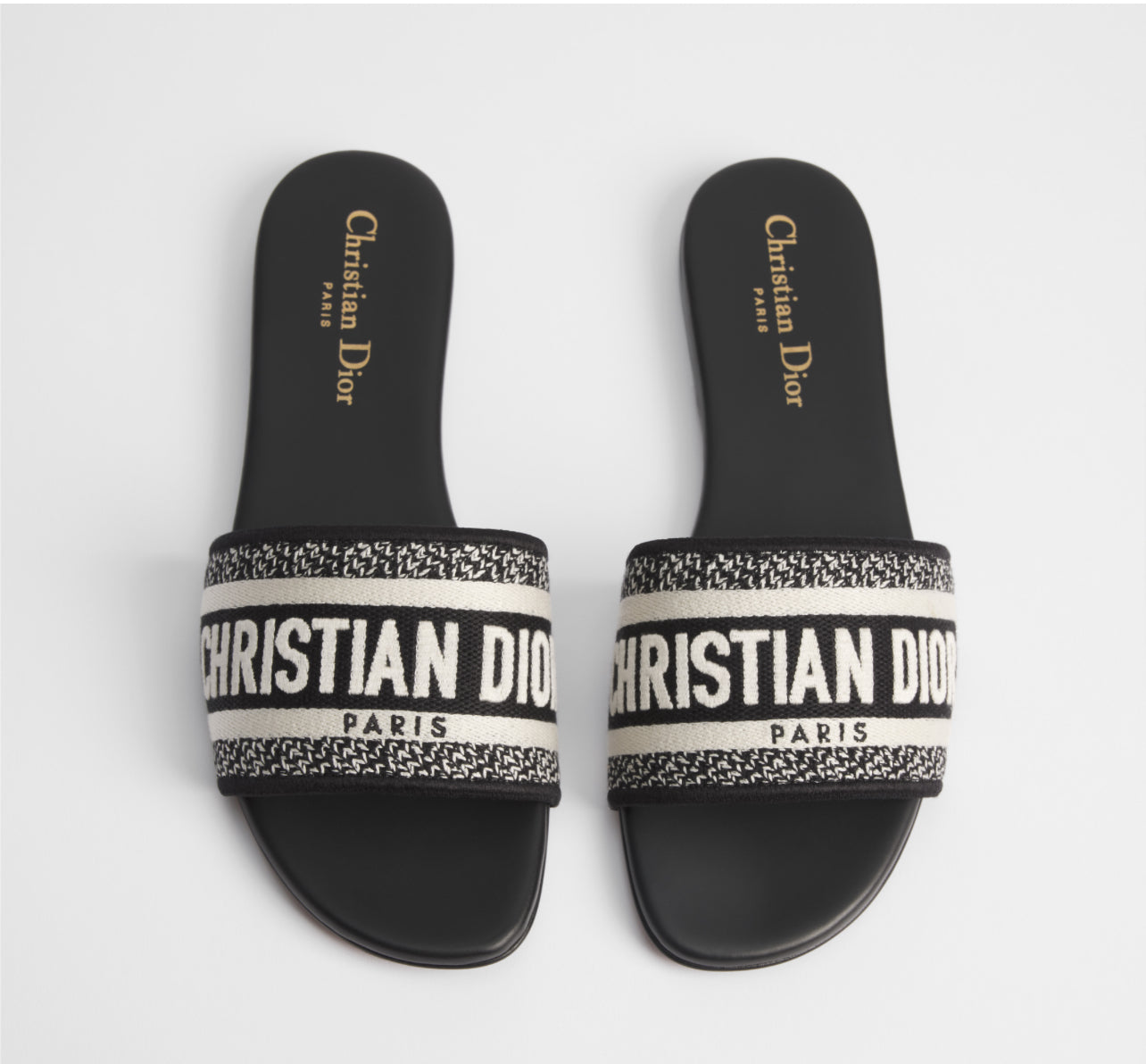 D woman sandals black